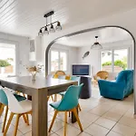 Maison à Pour 10 - 450m De La *