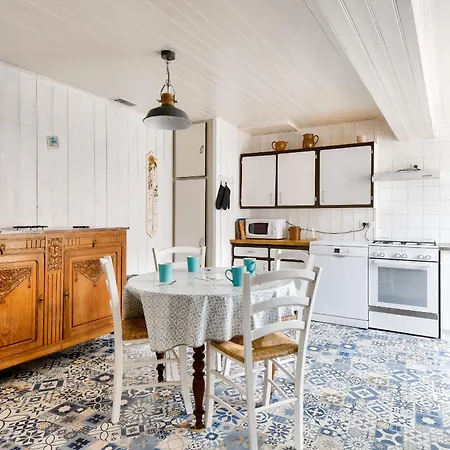 בית נופש Maison A Pour 10 - 450m De La *