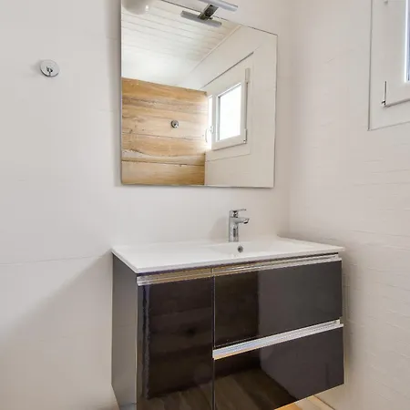 Maison A Pour 10 - 450m De La