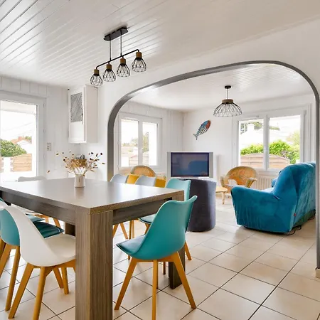 Maison A Pour 10 - 450m De La *