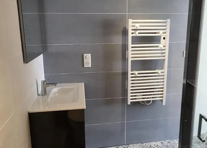 Maison à Pour 10 - 450m De La *